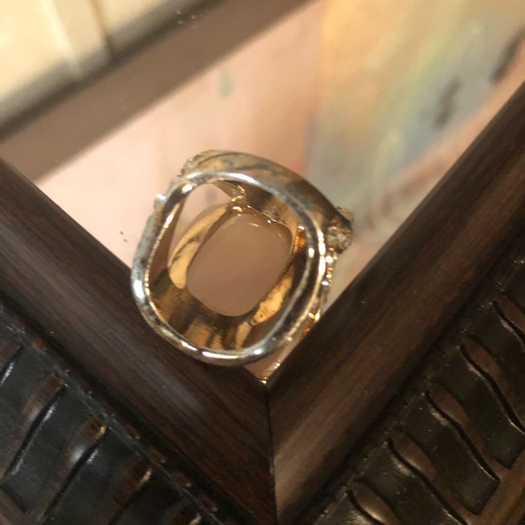 Beautiful Pink Stone And Rhinestone Ring - Picture 7 of 9